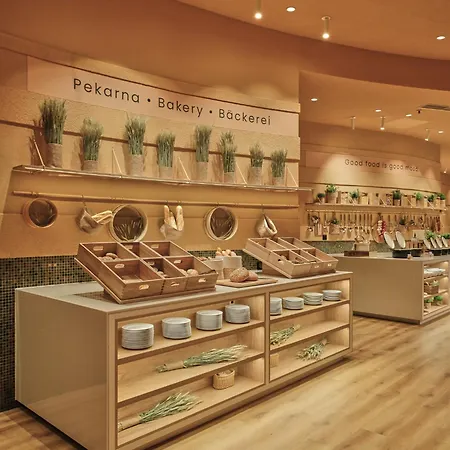 Mond, & Entertainment מלון שנטילי