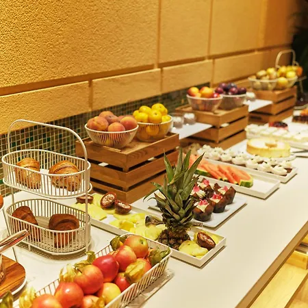 Mond, & Entertainment מלון 4*