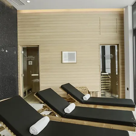 Mond, & Entertainment Hotell