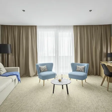 Mond, & Entertainment שנטילי