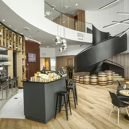 Mond, & Entertainment Hotel 4*