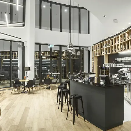 Mond, & Entertainment מלון 4*