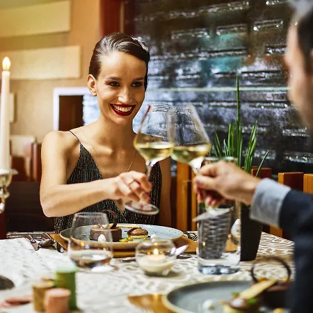 Mond, & Entertainment 4* Sentilj