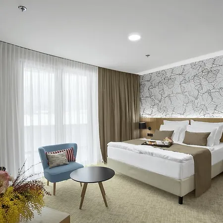 Hotell Mond, & Entertainment