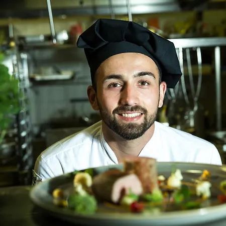 Mond, & Entertainment שנטילי