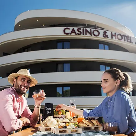 Hotell Mond, & Entertainment 4*