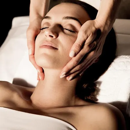 Mond, & Entertainment מלון 4*