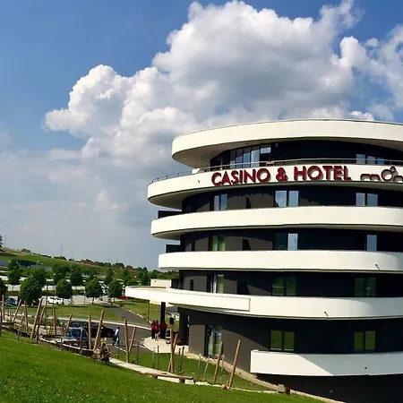 Mond, & Entertainment 4*