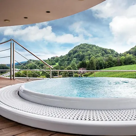 Mond, & Entertainment Hotel 4*