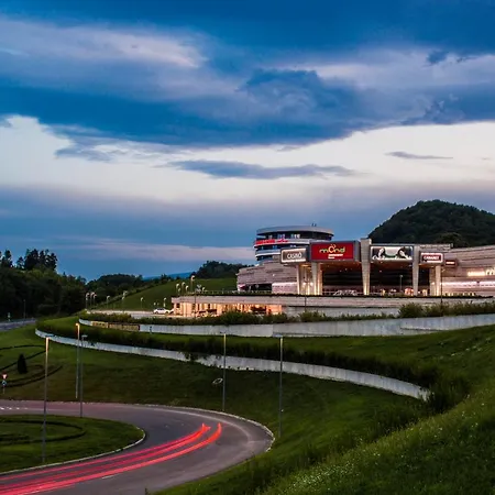 Mond, & Entertainment 4* Sentilj