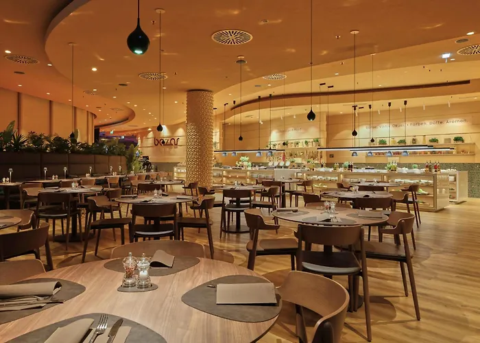 Mond, & Entertainment 4*