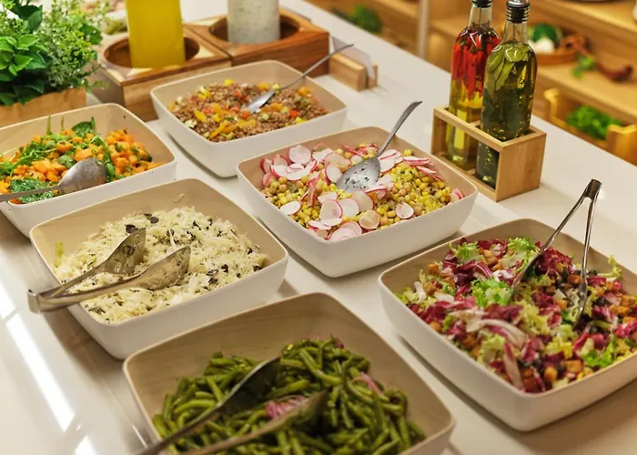 Mond, & Entertainment Sentilj