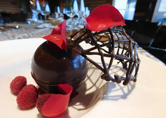 Mond, & Entertainment Hotel 4*