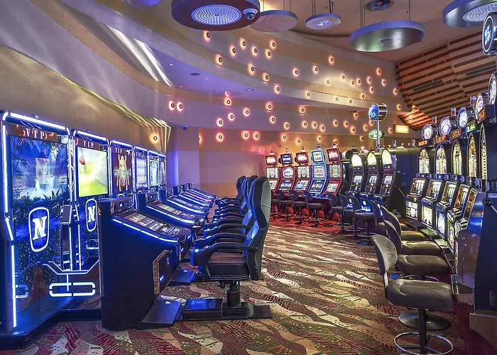 Mond, & Entertainment 4*