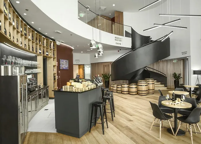 Mond, & Entertainment Hotel 4*