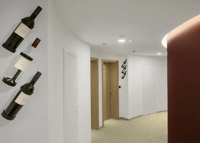 Mond, & Entertainment