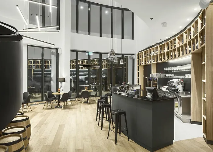 Mond, & Entertainment Hotel 4*