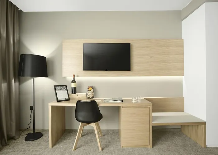 Mond, & Entertainment 4* Sentilj