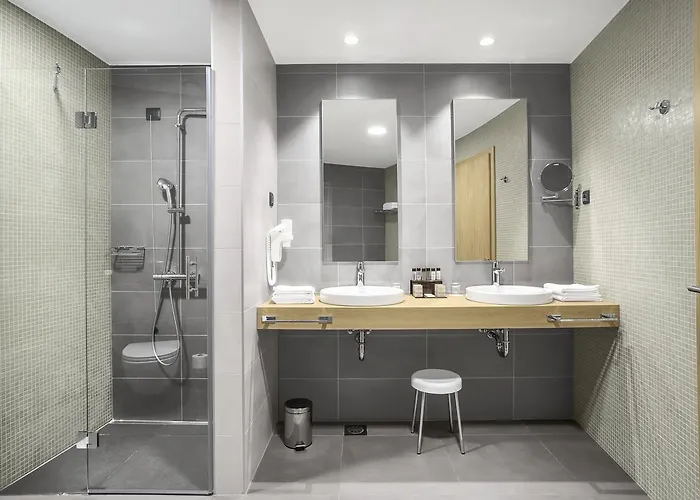 Hotel Mond, & Entertainment