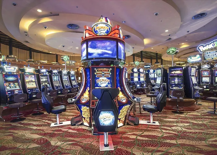 Mond, & Entertainment 4*