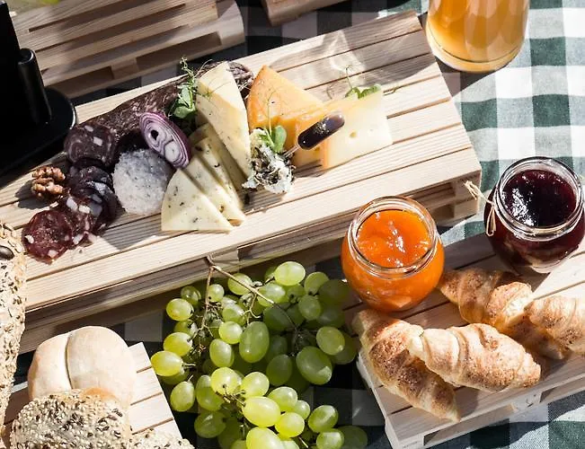 Hotel Mond, & Entertainment 4*