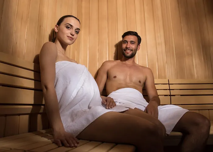 Mond, & Entertainment Sentilj