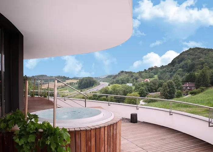 Mond, & Entertainment 4* Sentilj