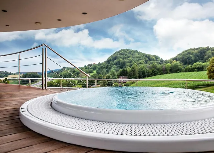 Mond, & Entertainment Hotel 4*