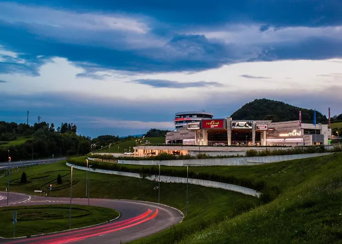 Mond, & Entertainment 4* Sentilj